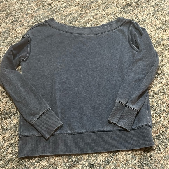 Maurice’s Off Shoulder Blue Lightweight Sweatshirt - Picture 1 of 6
